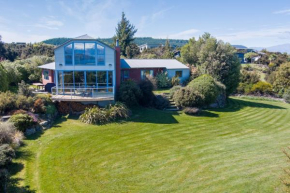 Tawhiri - tranquility, space and stunning views in paradise